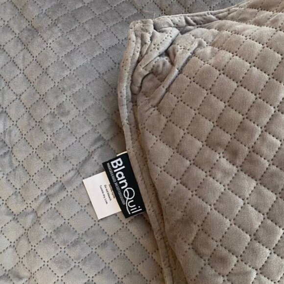 BlanQuil Weighted Blanket Queen Textured Stitching Diamond Quilted 15lbs Grey - Picture 3 of 3